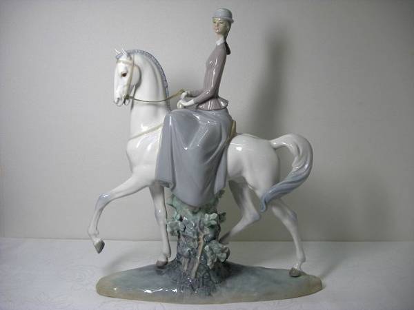 リヤドロ　『白い馬の少女』　フィギュリン　磁器人形　置物　